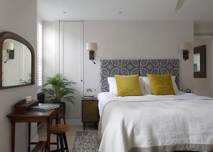 Stunning Chelsea Flat