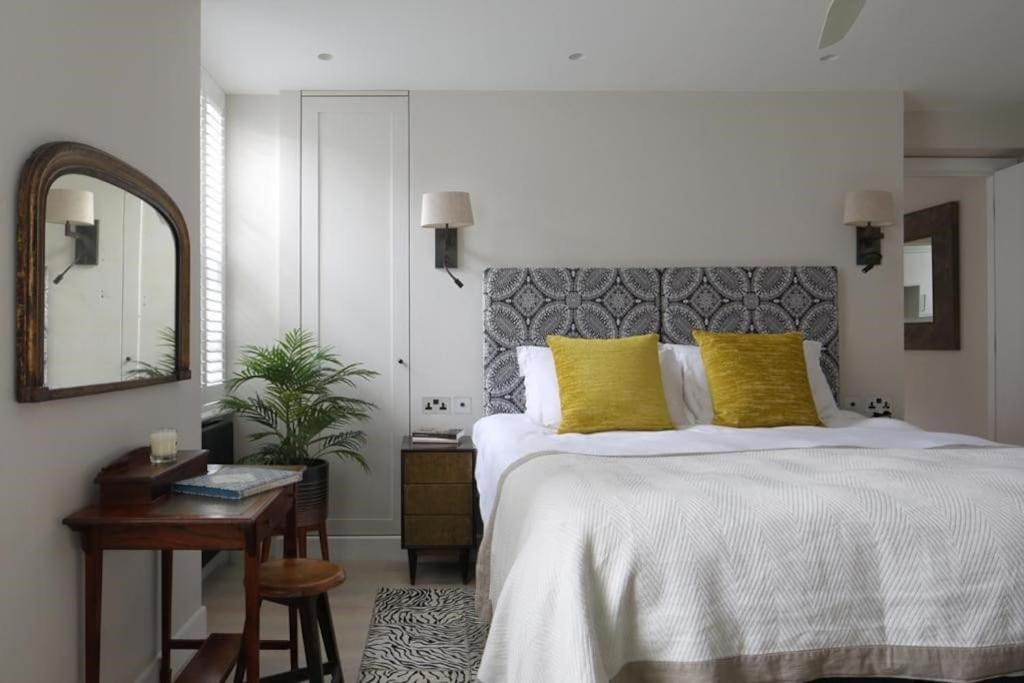 Stunning Chelsea Flat