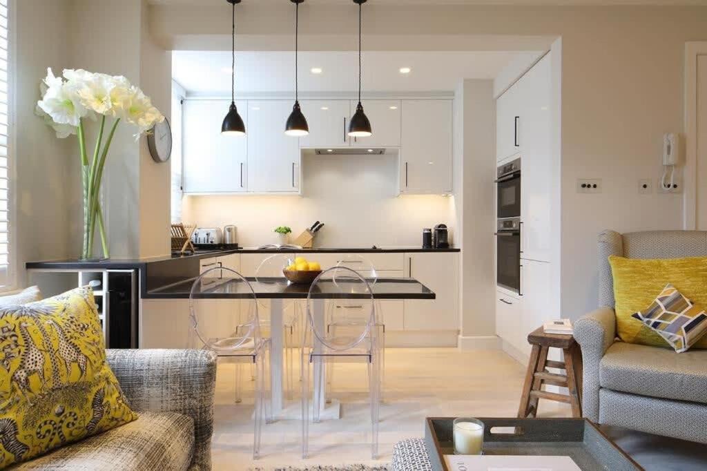Stunning Chelsea Flat *